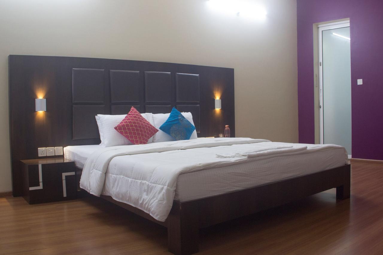 プネ Amanora Park Town Bed & Breakfast エクステリア 写真