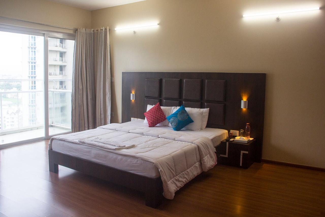 プネ Amanora Park Town Bed & Breakfast エクステリア 写真